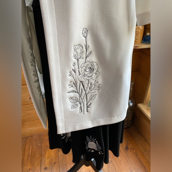 Custom 2piece Embroidered Outfit sz SM - Picture 3 of 6